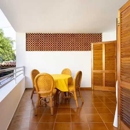 Home2book Serene & Pool, Escape *