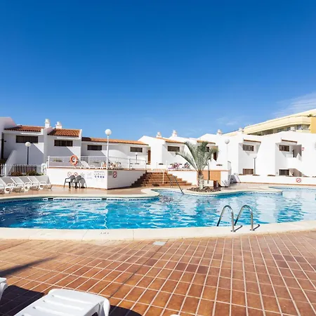 Home2book Serene & Pool, Escape Daire *