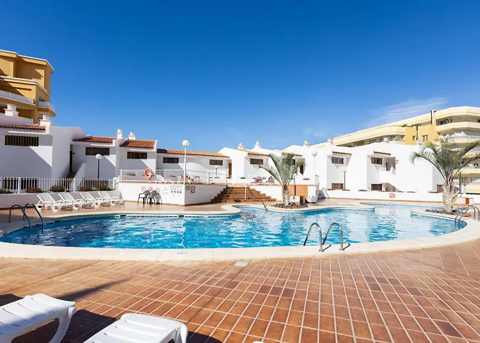 Home2book Serene & Pool, Escape Daire *