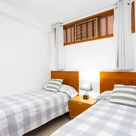 Apartment Home2book Serene & Pool, Escape *