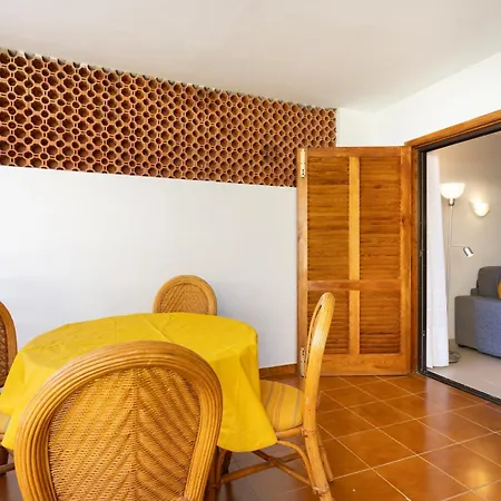 Apartment Home2book Serene & Pool, Escape