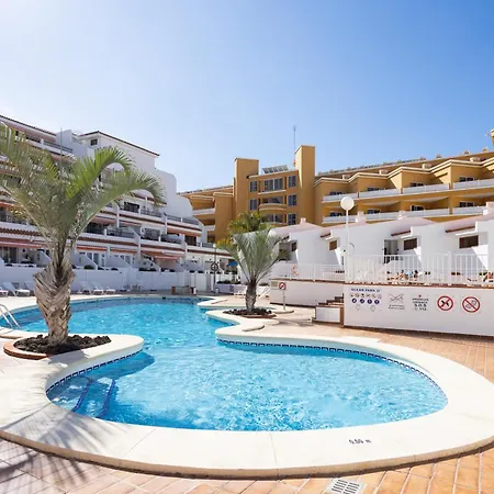 Home2book Serene & Pool, Escape *