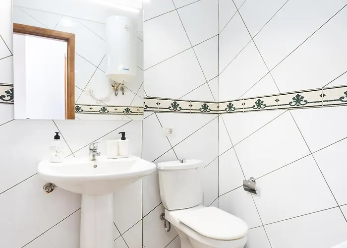 Home2book Serene & Pool, Escape * 아데제